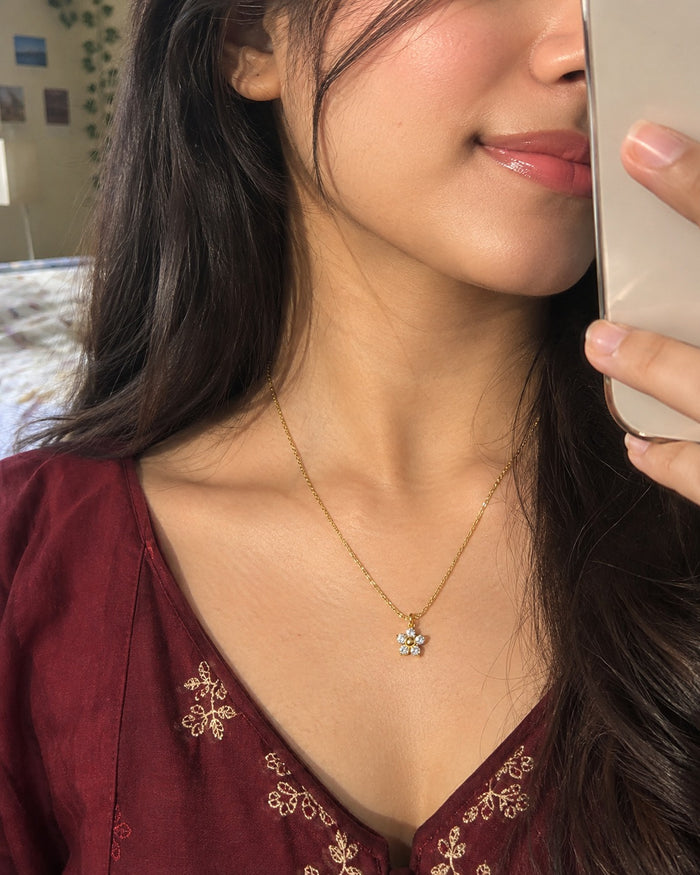 Little Crystal Flower Necklace