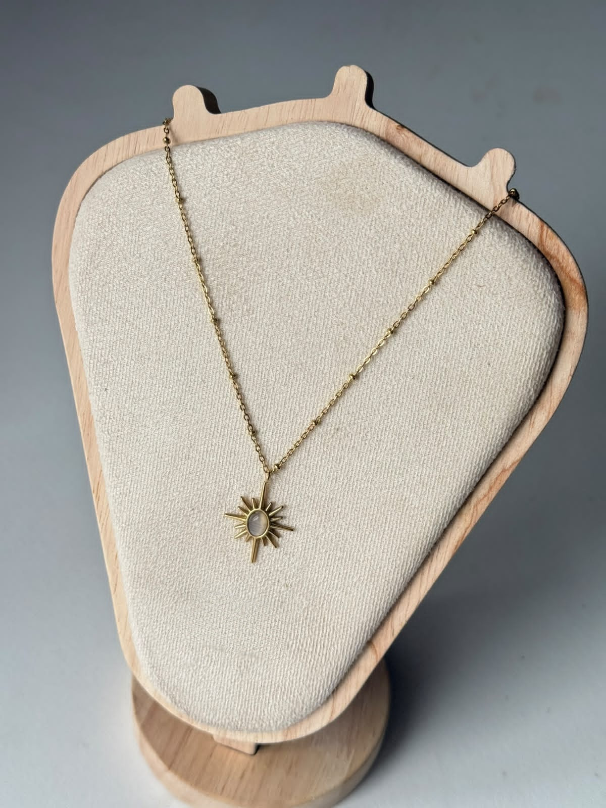 Cat-Eye Starburst Necklace in grey, real photo