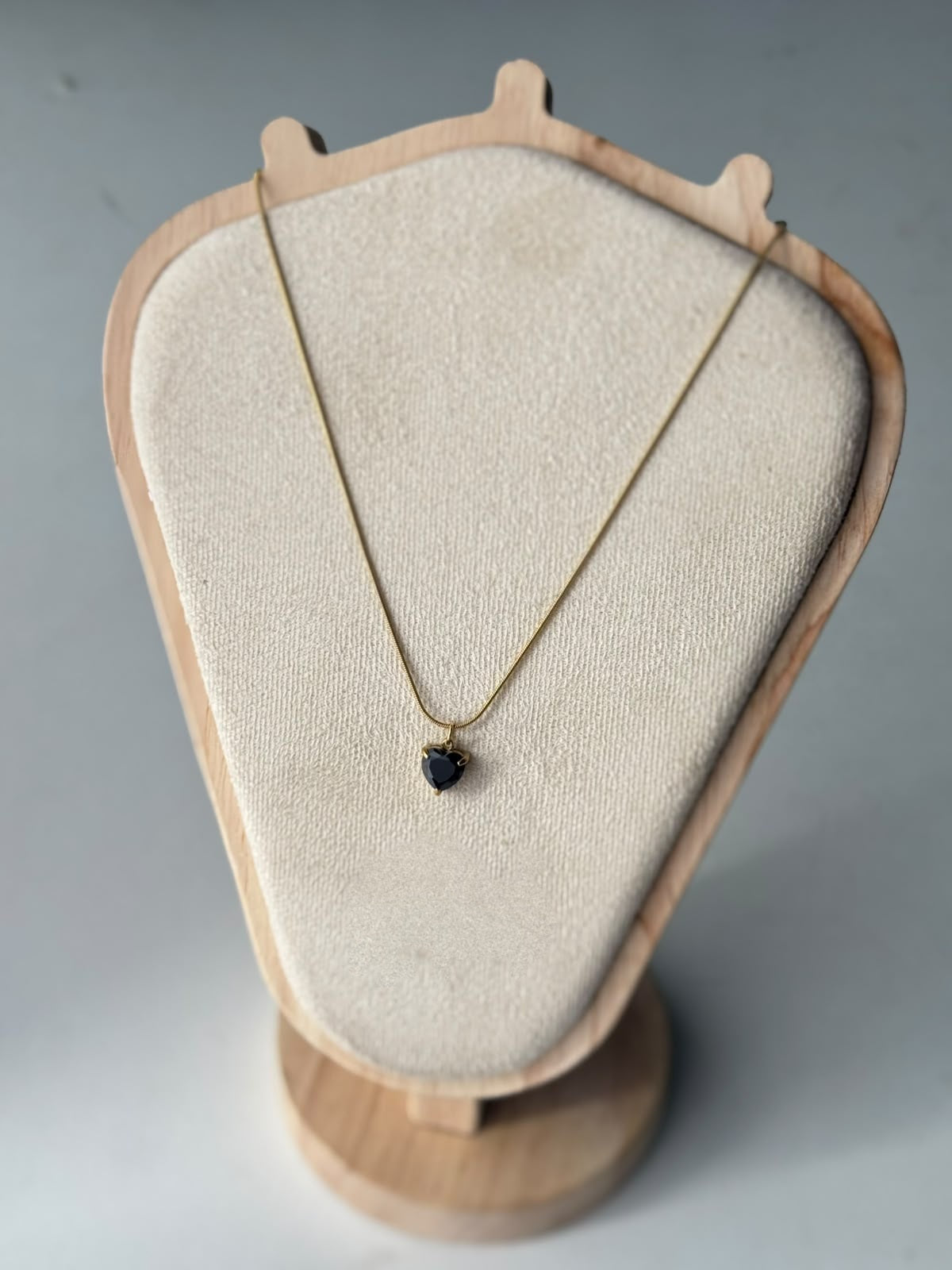 Claw-Set Heart Stone Necklace in black, real photo
