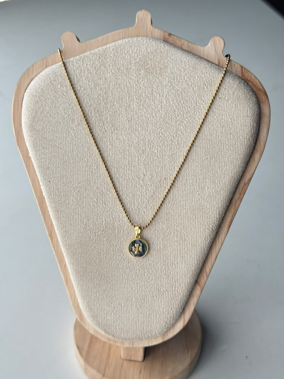Clover Shell Disc Necklace, real photo