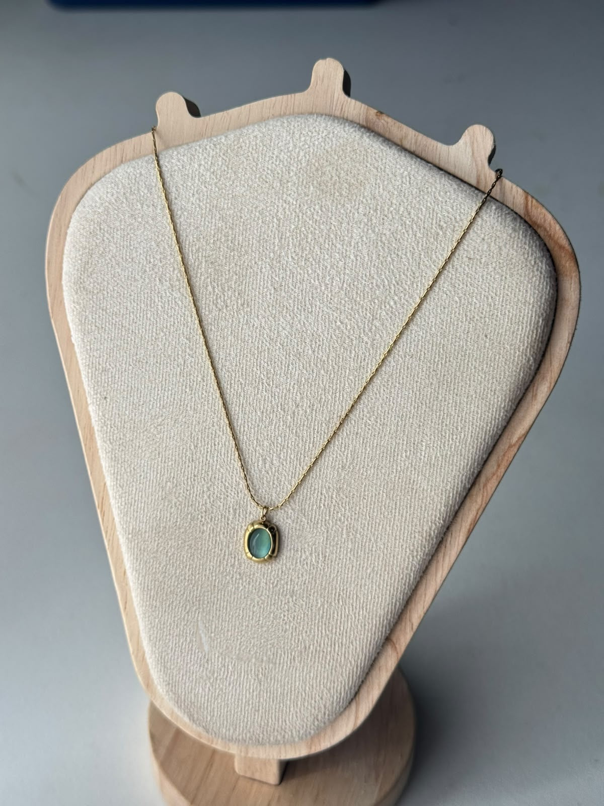 Cushion Frame Cat-Eye Necklace in aqua, real photo