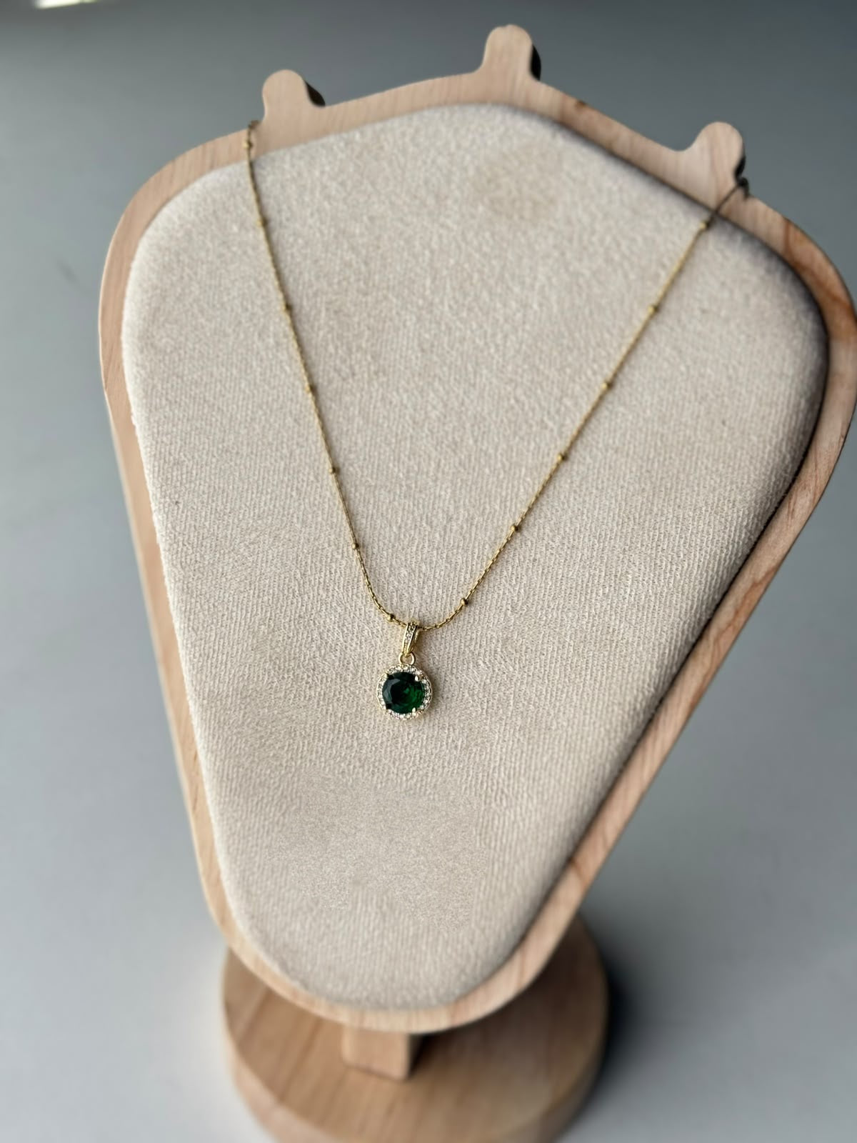Green Round Halo Necklace, real photo