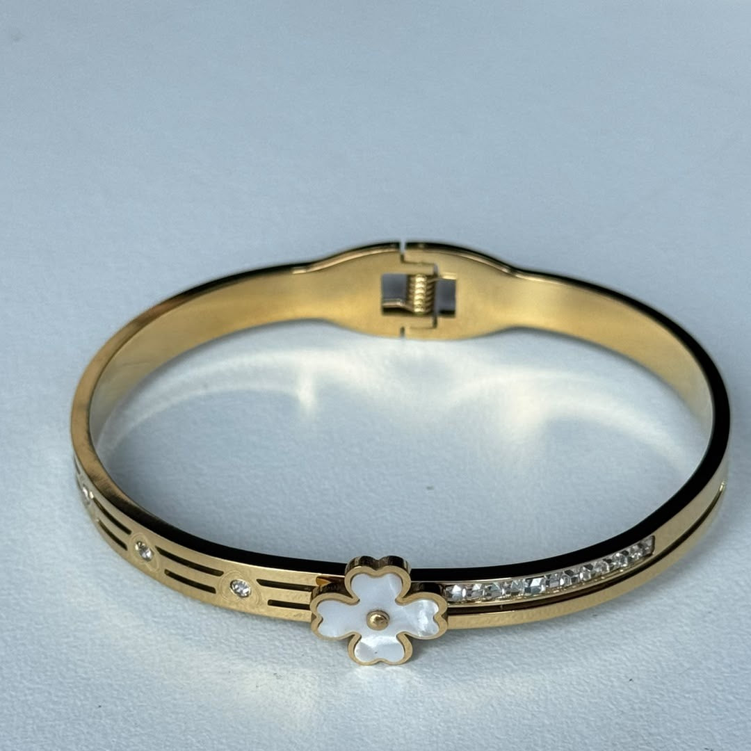 Heart Petal Clover Bangle, real photo