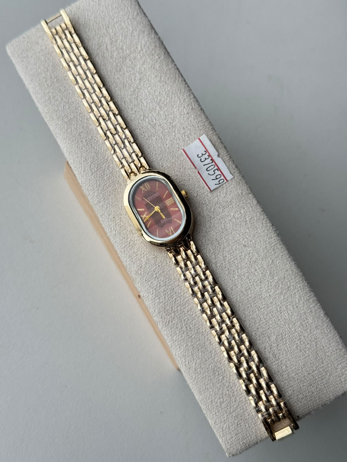 Oval Roman Dial Watch, real photo 2