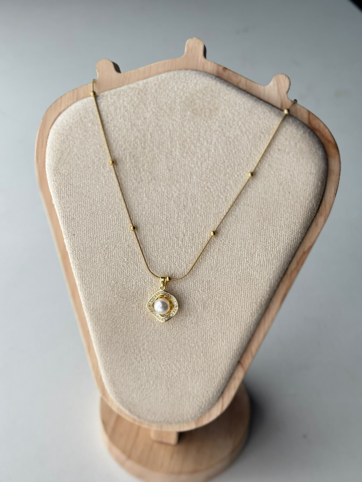 Pearl Cushion Halo Necklace, real photo