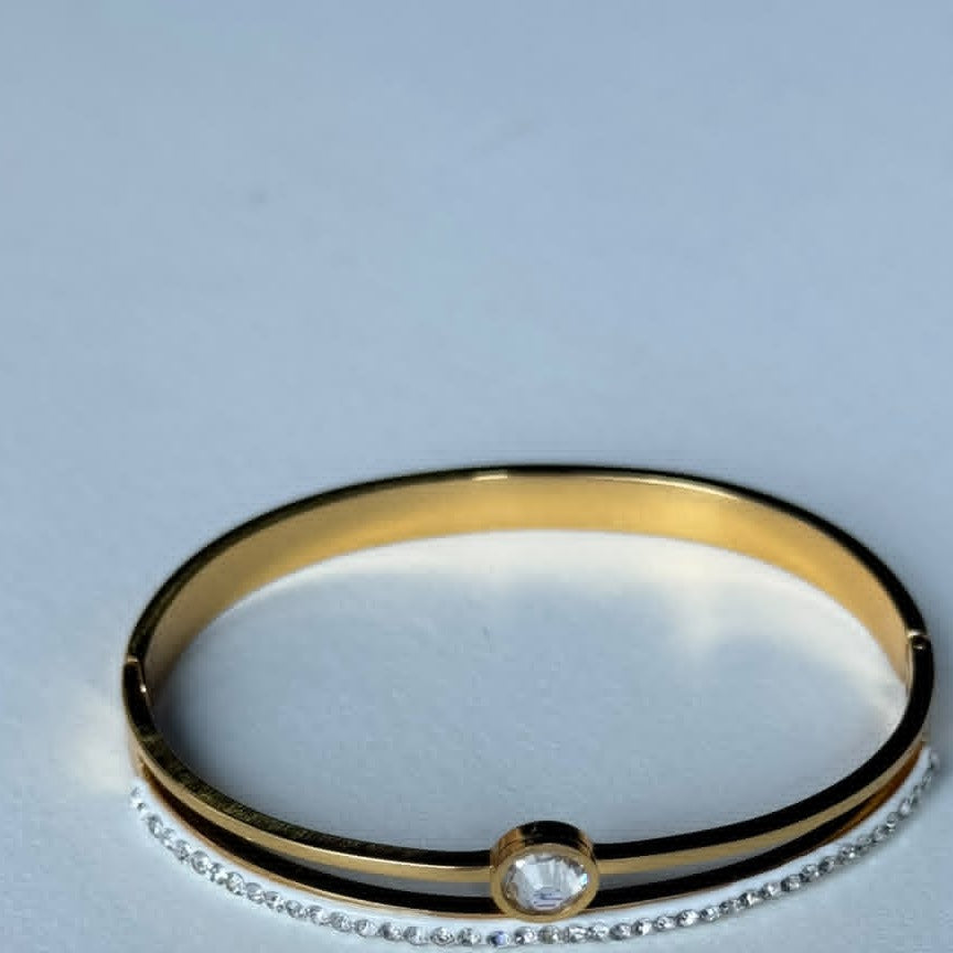 Split Band Solitaire Bangle, real photo