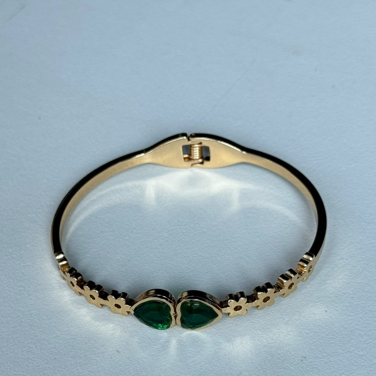 Twin Heart Daisy Bangle in green, real photo